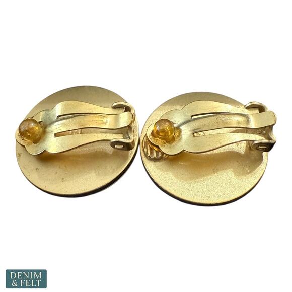 Chanel 2002 02P CC Logo Striped Resin Clip-On Earrings Beige Gold w/ Box RARE!! - Picture 8 of 10